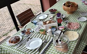 Il Conte Di Montechiaro Rural B&B